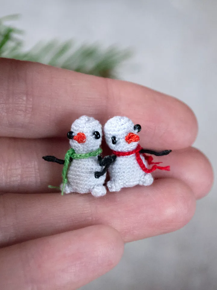 Christmas tiny Snowman handmade miniature, Baby Snowman crochet dollhouse toy, small Xmas gift for collector, Xmas decor