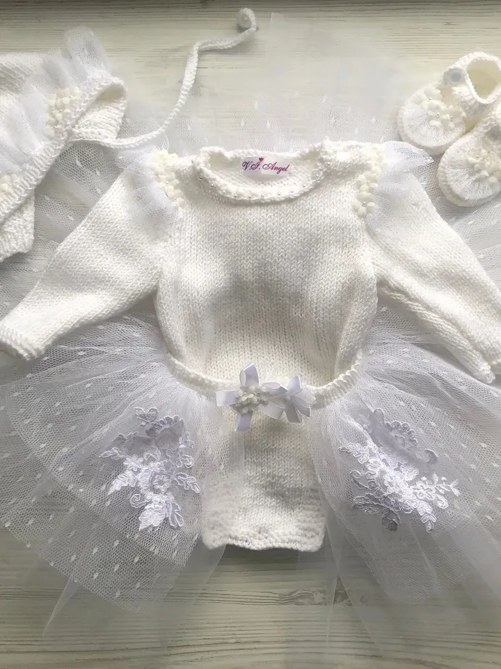 White clothing set for baby girl. Romper with 3d flowers and pearls, tutu with lace, hat and booties. Baptism outfit. Christening gown.