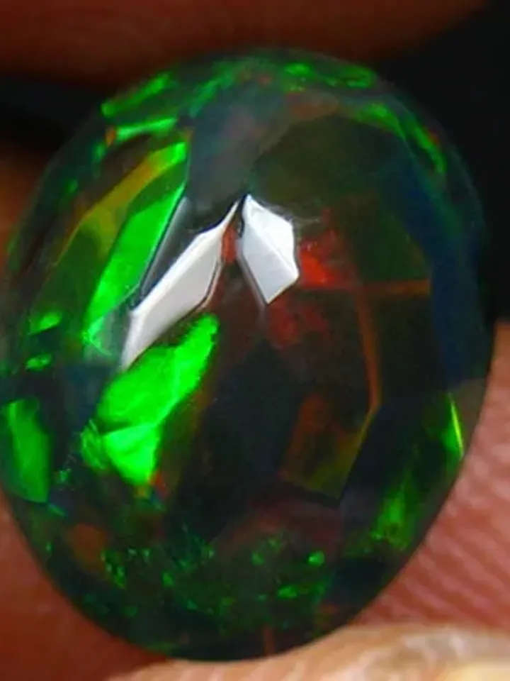 3.73 CT Significant 3D Ribbon Flash Pattern 100% Natural Welo Black Opal Cut Gemstone