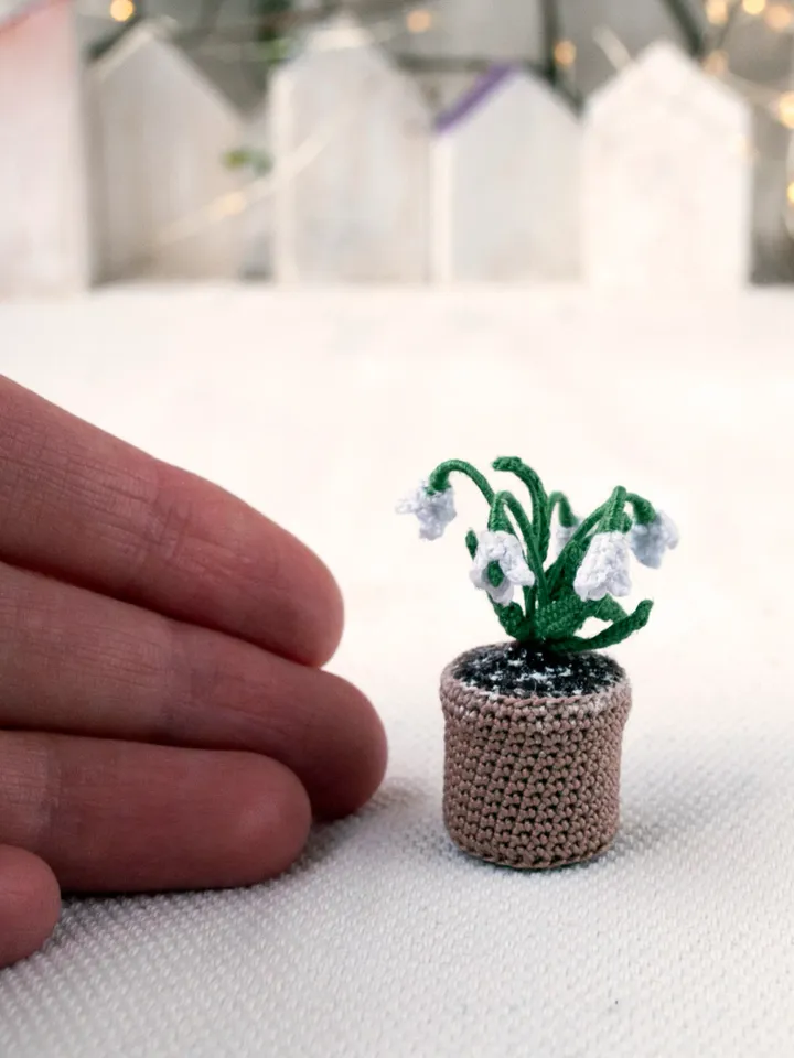 Miniature SNOWDROP in a pot, Tiny crochet white flower, Snow white Forest Flower, Fake Wild Flowers, Fairy garden plants