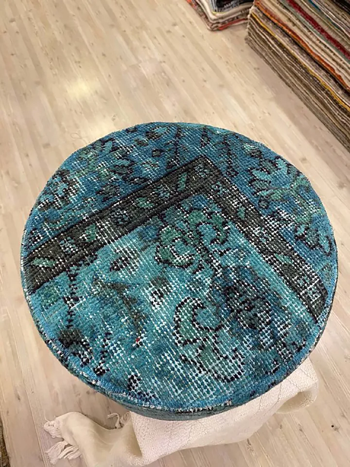 BohoCozy: Handmade Patchwork Ottoman Pouf, Bohemian Kilim Rug, 35x40x35cm for a Cozy Home Decor .