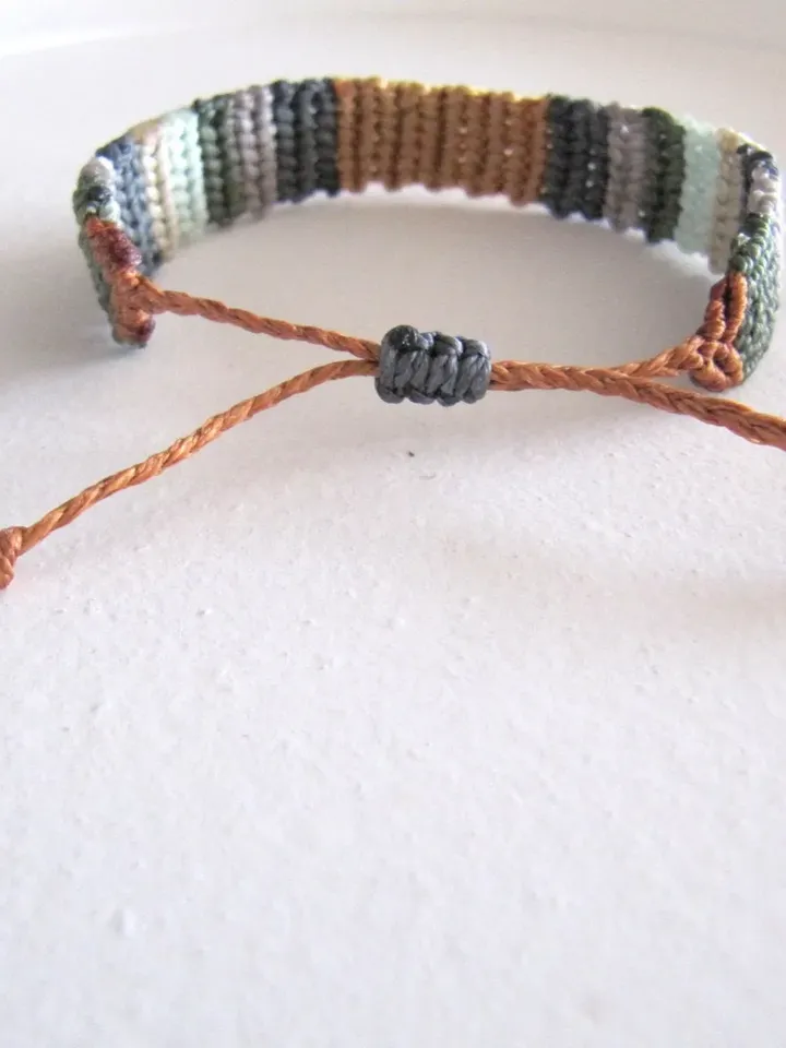 Macrame bracelet in boho & chic style, knot bracelet, hand-woven bracelet romance colors in beige, light blue,hippie bracelet handwoven gray