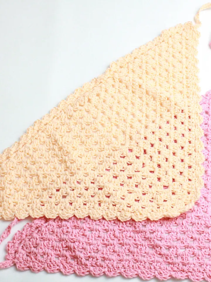 Gehäkeltes rosa Bandana Kopftuch für Frauen und Mädchen Schickes Dreiecktuch aus Baumwolle Italienisch vintage Kopfbedeckung Sonnenschutz