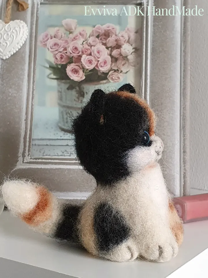 Kitten miniature toy for interior decoration. Dry felting pet. Statuette cat for a gift. Three-colored kitty for good luck.