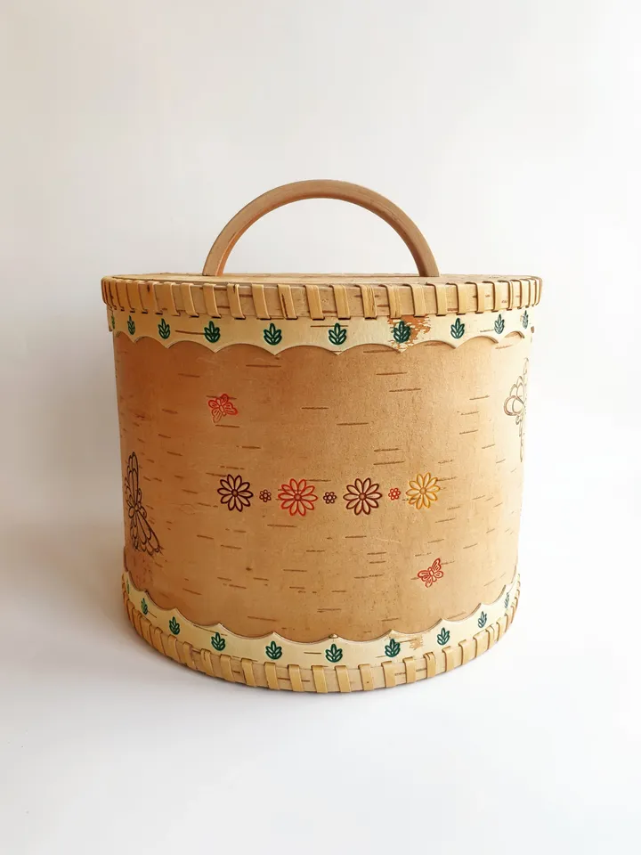 Round Birch bark box, wood box