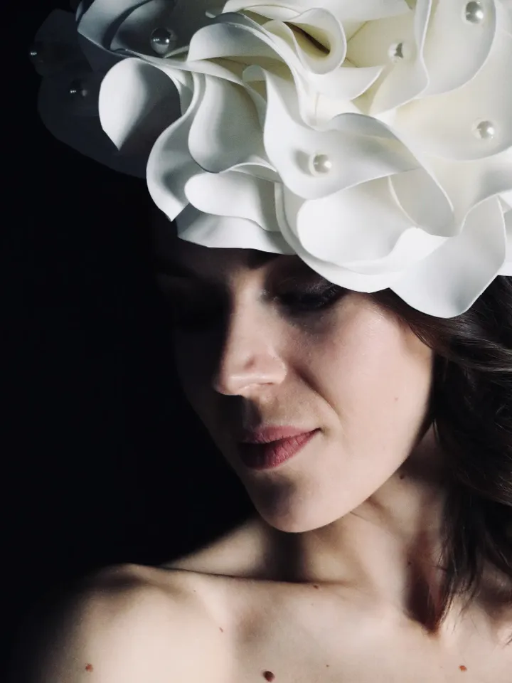 Bridal white fascinator with beads, floral hairpin, Wedding hat, flower hair clip, Tea Party hat, Church Hat, Headband