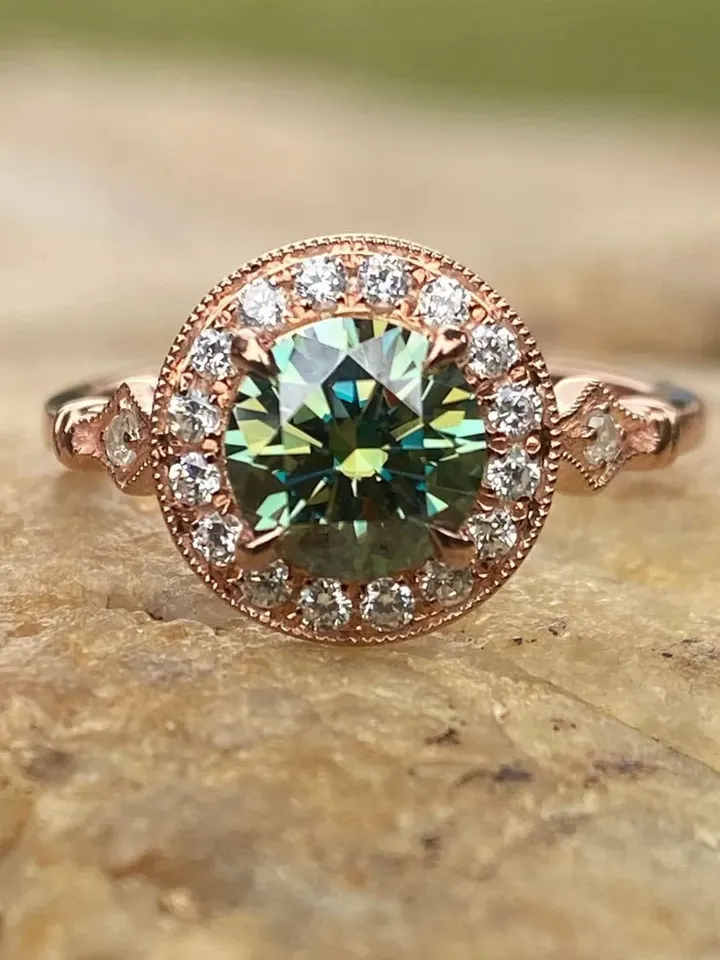 Engagement Ring,  6.5mm Round Green Moissanite in 14K Rose Gold Ring, Halo Diamond Ring，Gift for Her
