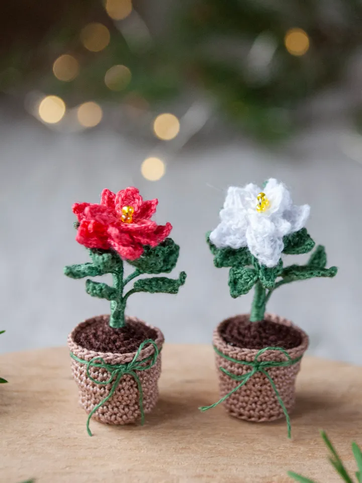 Christmas houseplant Poinsettia, Miniature potted flower, Christmas gift idea Crochet tiny plant, Christmas floral decor