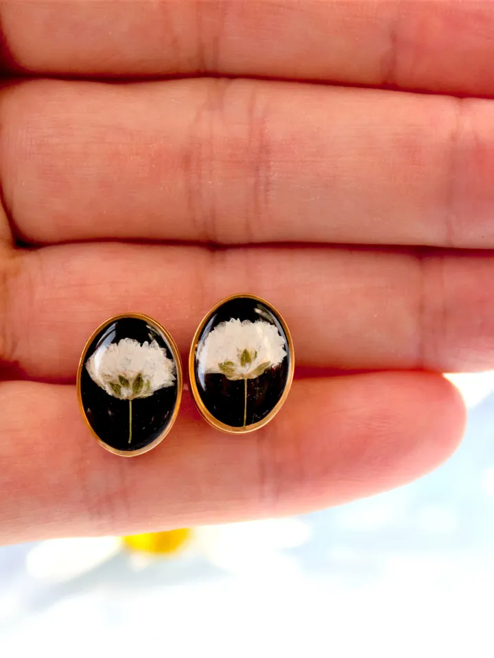 Simple gold earrings Flowers stud earrings