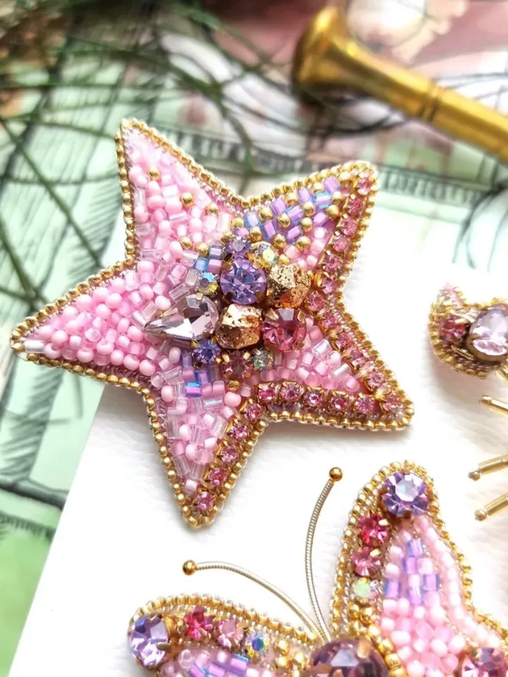 Pink star brooch, beaded brooch, embroidered brooch, space pin, star pin, brooch pin, handmade brooch, gift for her