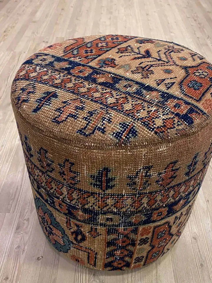 BohoCozy: Handmade Patchwork Ottoman Pouf, Bohemian Kilim Rug, 35x40x35cm for a Cozy Home Decor .