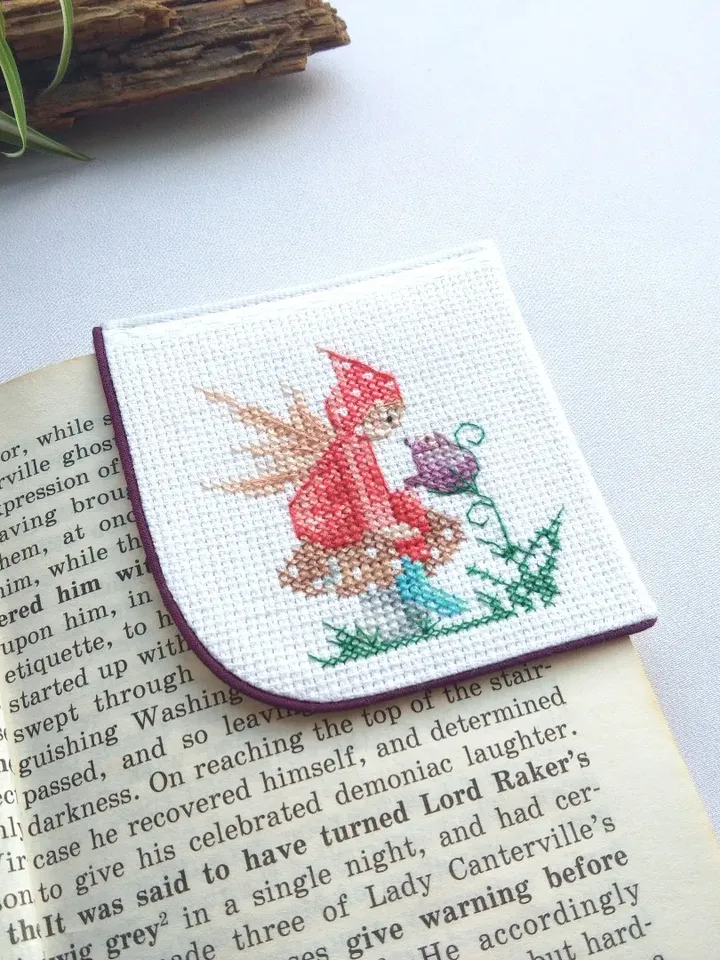 Fairy bookmark personalized, cute bookmark with elf on mushroom, fairycore aesthetic gift, embroidered book lover gift
