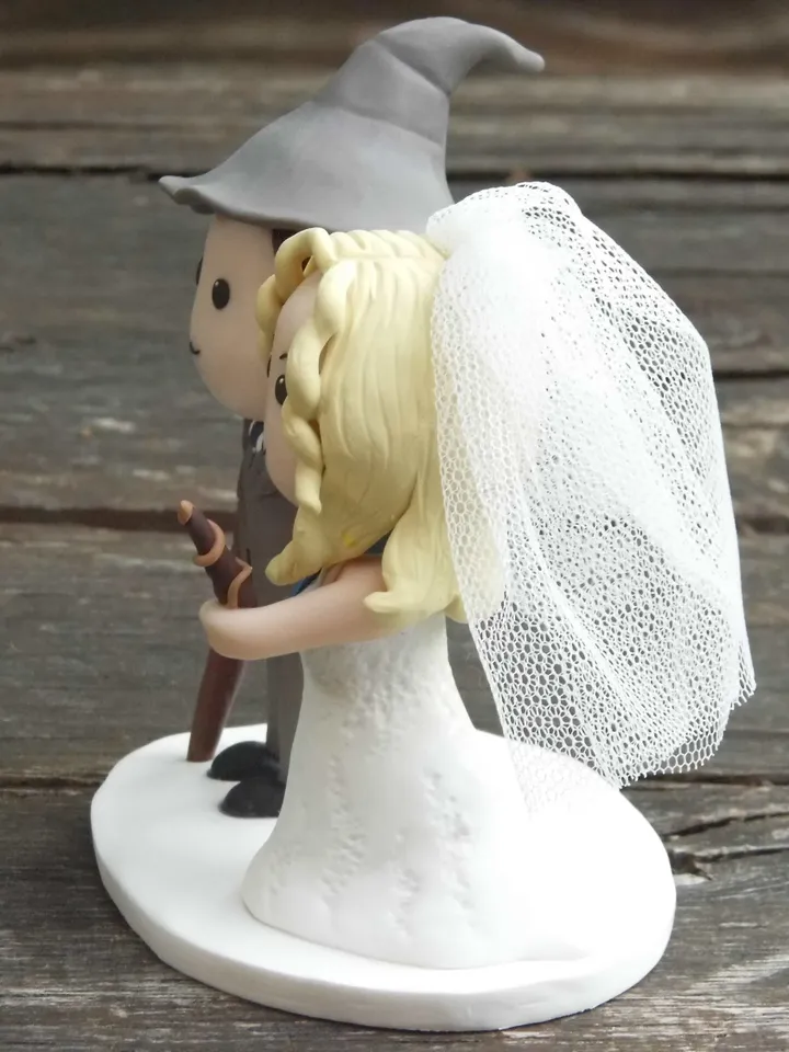 Personalized bride and groom wedding figurines, Wedding cake topper, Bride groom figurines cake topper, Personalized wedding gift for couple