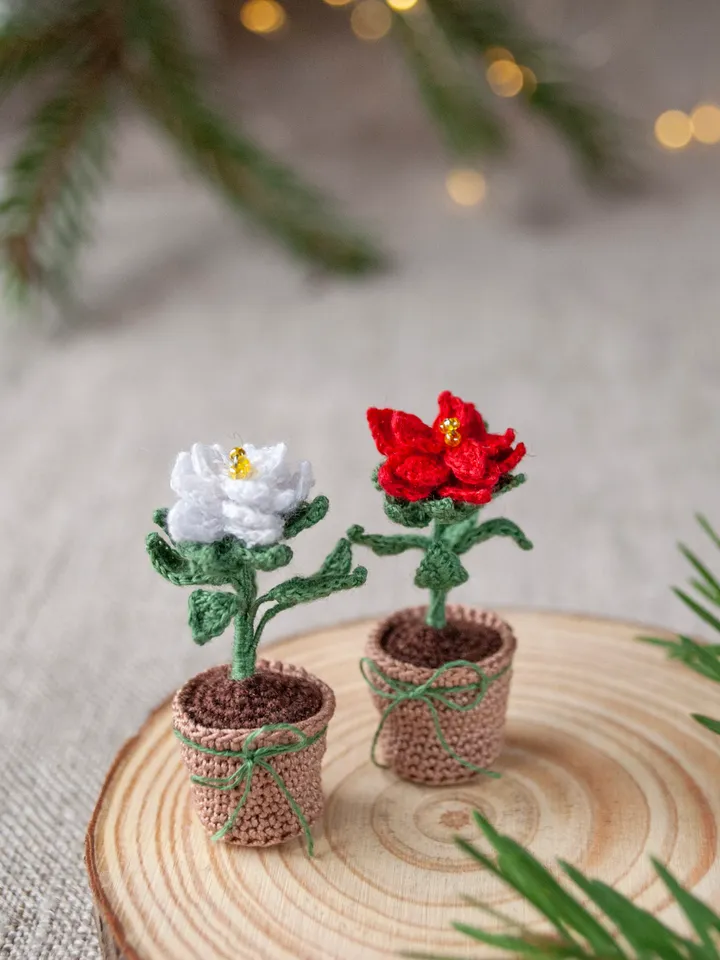 Christmas houseplant Poinsettia, Miniature potted flower, Christmas gift idea Crochet tiny plant, Christmas floral decor