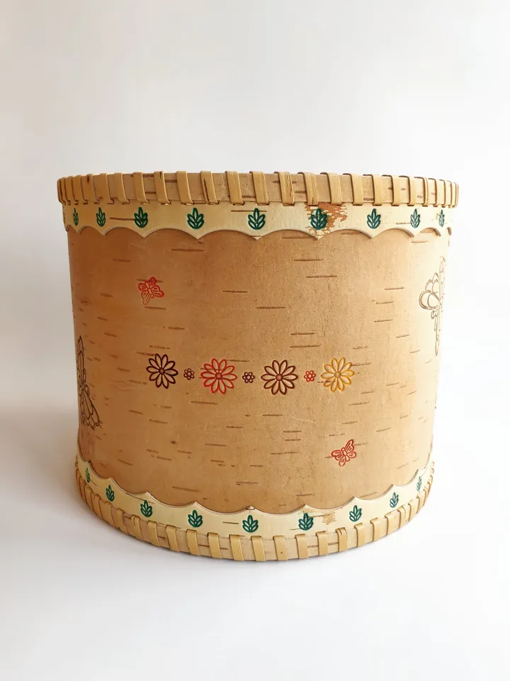 Round Birch bark box, wood box