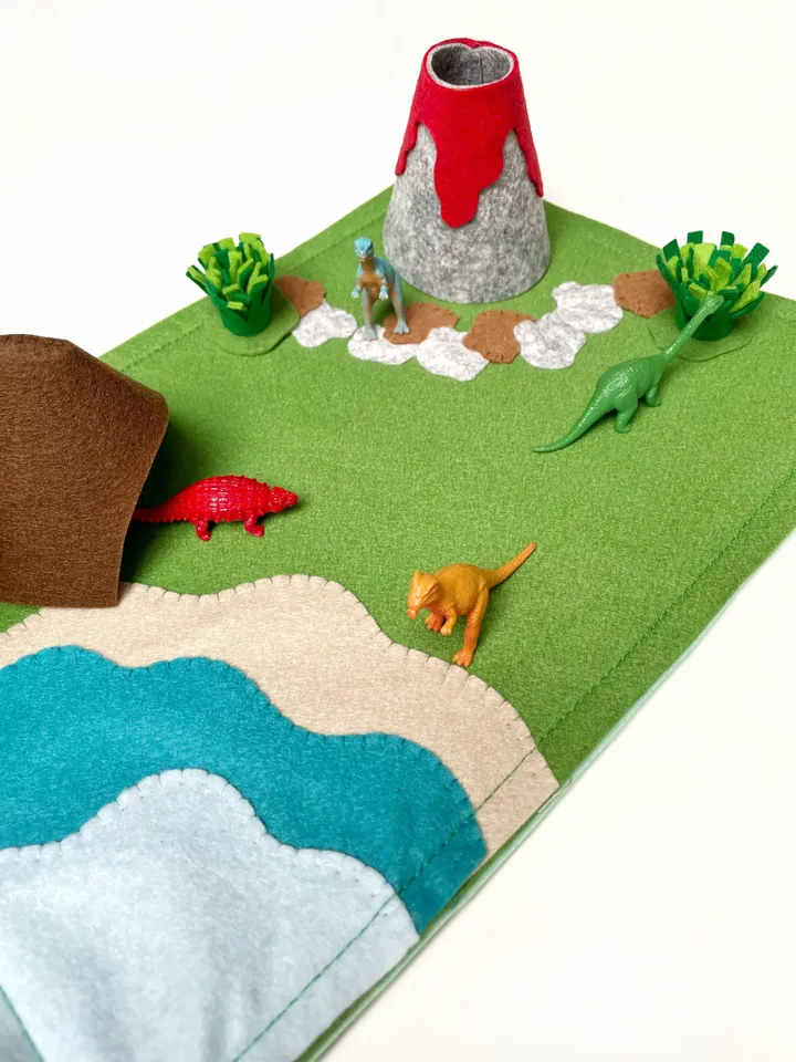 Dinosaur felt play mat for kids. Dino felt playscape. Dinosaur small world play. Dino felt play scene