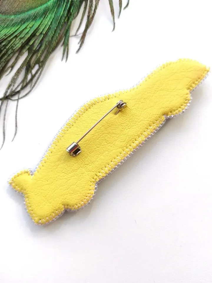 Beaded car brooch, brooch pin, car brooch, Porsche brooch, Porsche pin, gift for him, car, madam toto, Porsche