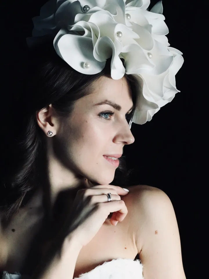 Bridal white fascinator with beads, floral hairpin, Wedding hat, flower hair clip, Tea Party hat, Church Hat, Headband