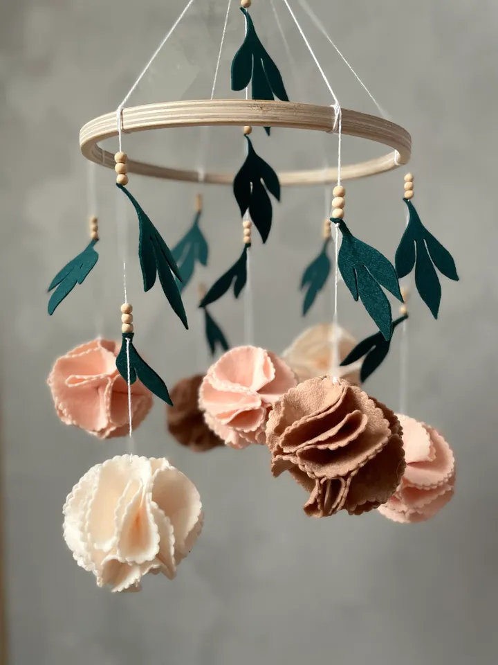 Boho floral baby mobile girl. Flower crib mobile girl. Boho nursery decor girl. Floral baby shower gift girl