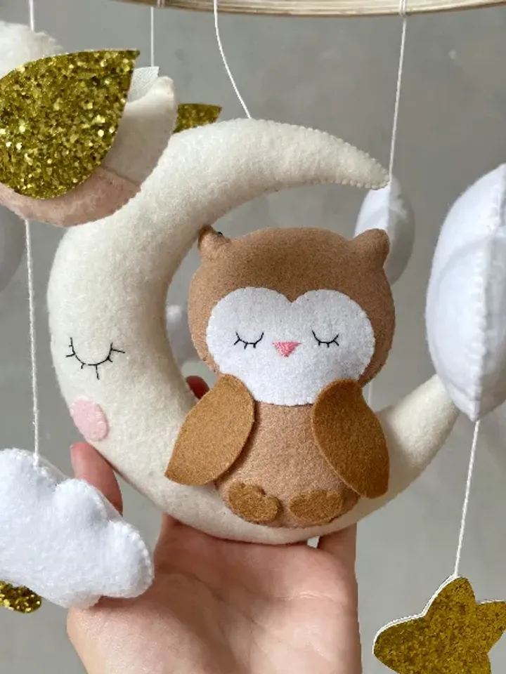 Owl baby mobile. Woodland nursery mobile neutral. Felt nursery decor. Woodland baby shower gift