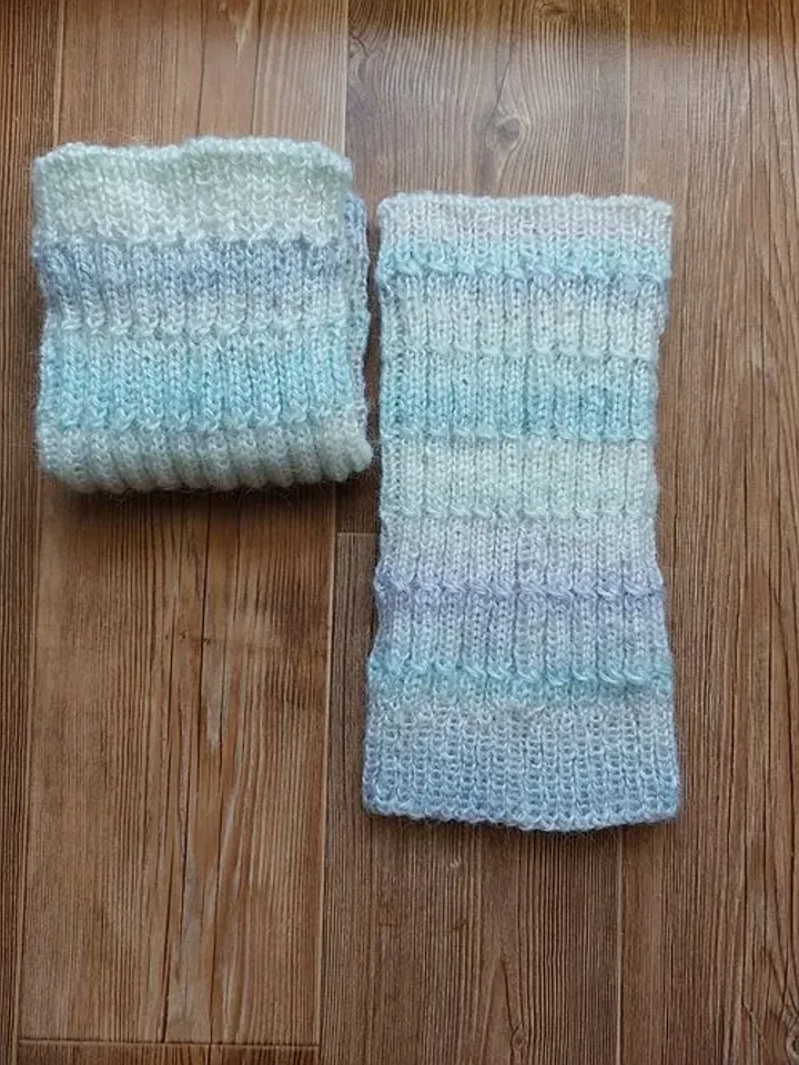 Knitted mohair leggings, white-blue-purple cuffs on shoes
