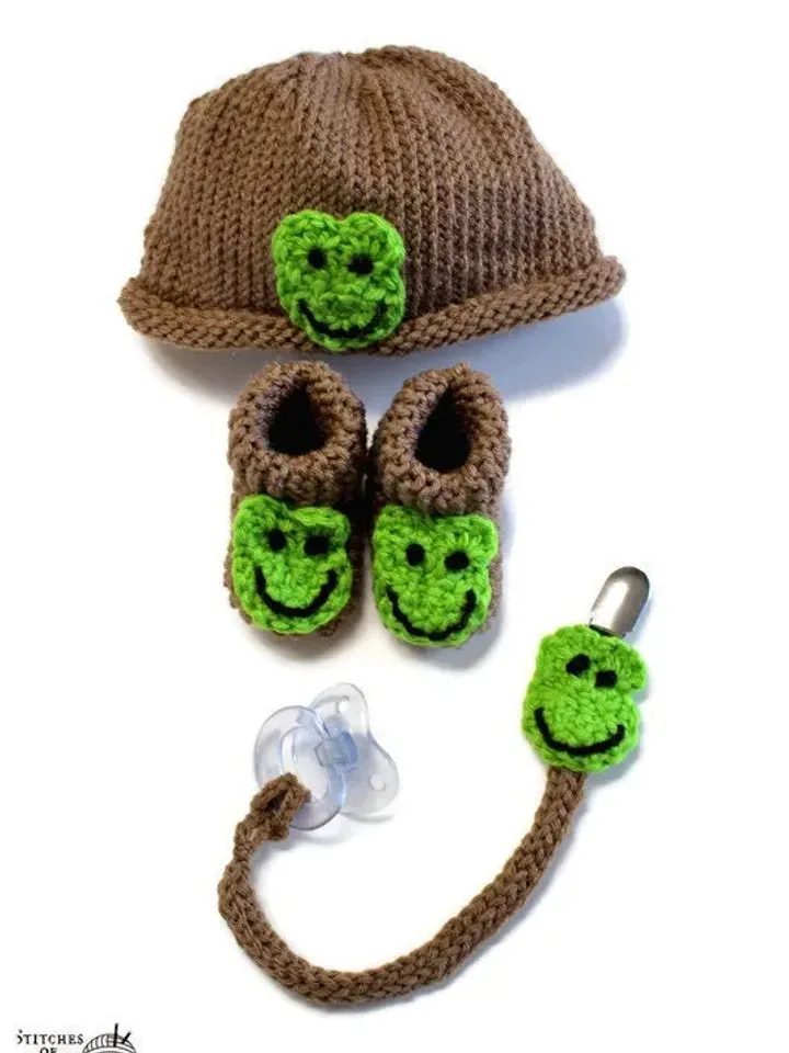 Green Frog Photoshoot Props Set, Hat and Booties Set, Pacifier Clips, Expectant Parents Baby Shower Gift Ideas, Frog Hat with Shoes and Clip