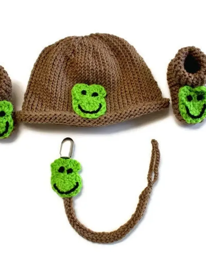 Green Frog Photoshoot Props Set, Hat and Booties Set, Pacifier Clips, Expectant Parents Baby Shower Gift Ideas, Frog Hat with Shoes and Clip