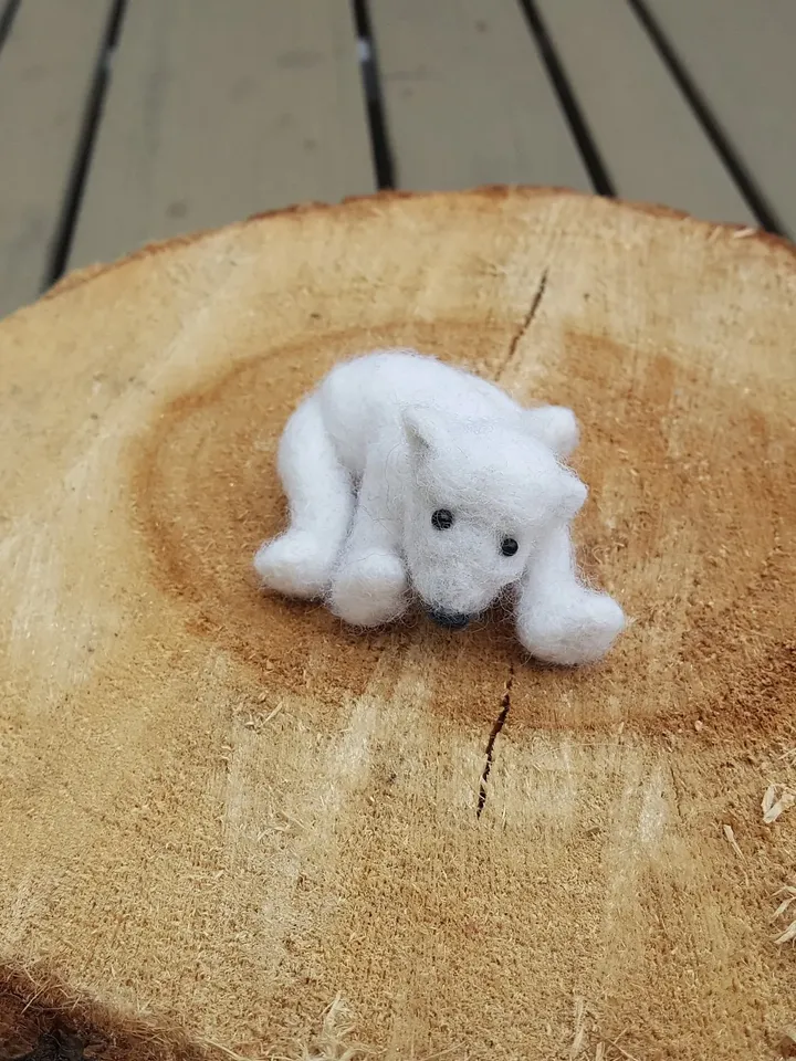 Felted baby polar bear with crow's eyes, fitting, bears, bear, wool