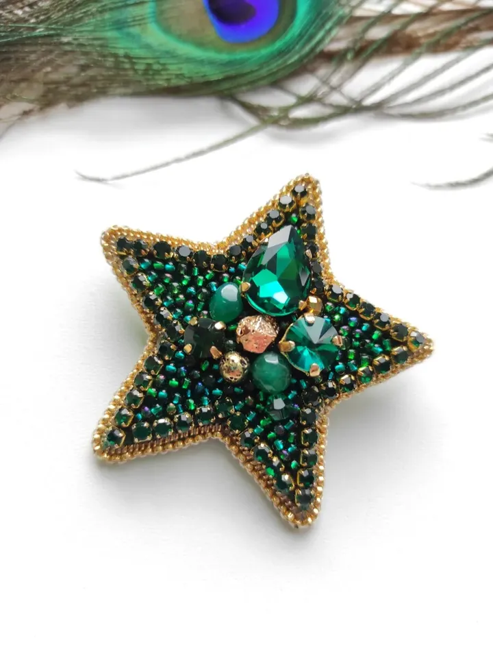 Green star brooch, beaded brooch, embroidered brooch, space pin, star pin, brooch pin, handmade brooch, gift for her