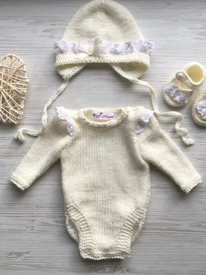 Knit ivory romper with tutu, hat and booties. Romper with lace, pearls and flowers for baby girl. Baptism outfit for girl. Christening gown.