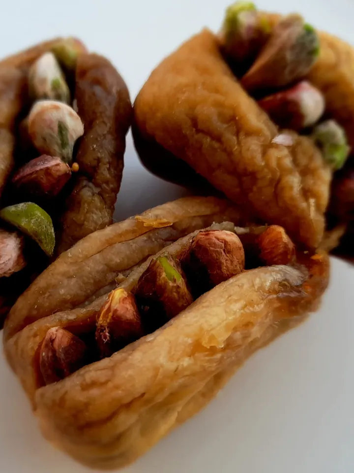 Organic Sun Dried Stuffed Figs | Premium Turkish Stuffed Dried Figs, Pistachio Stuffed Dry Figs, Walnut Stuffed Dry Figs, Figs With Nuts