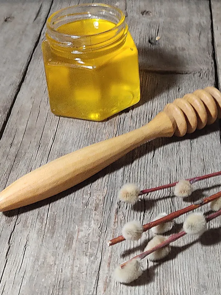 Handmade honey dipper, Wooden honey spoon, Ninth anniversary marriage gift, 9th anniversary willow wood dessert spoon