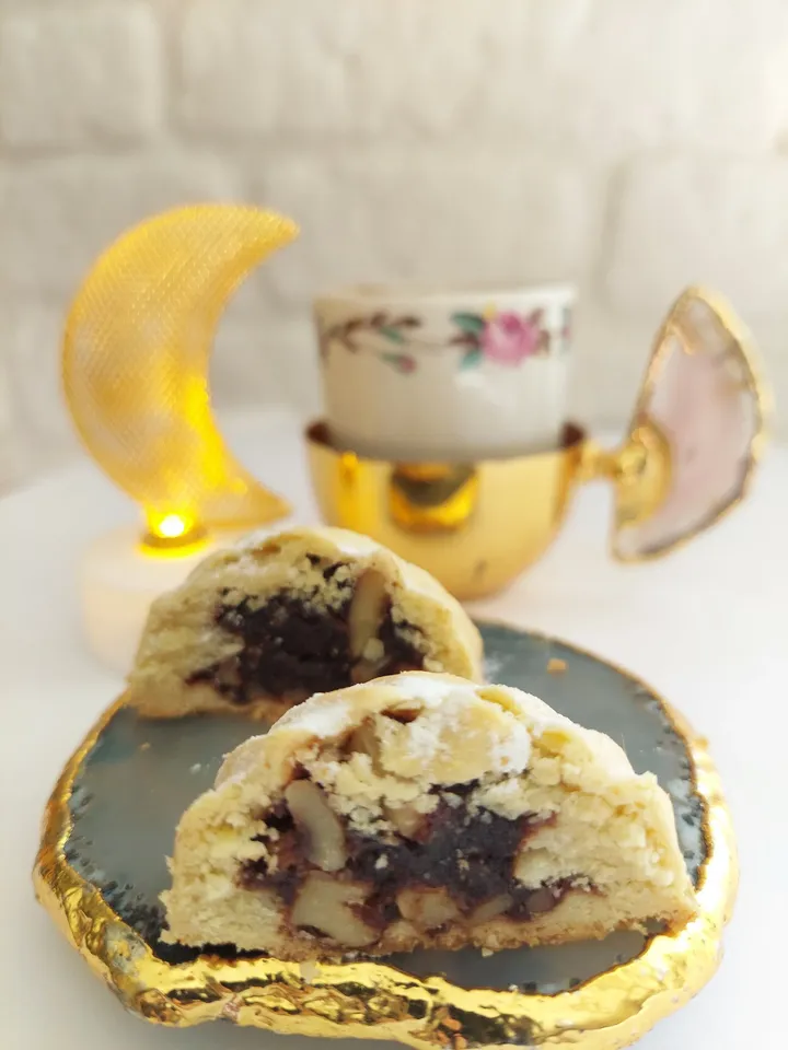 20 Pcs Maamoul Dates Walnut | Handmade Sweet Stuffed Cookies w/ Semolina Dates Walnut, Gift Cookies, Christmas Cookies, Ramadan Aid Cookies