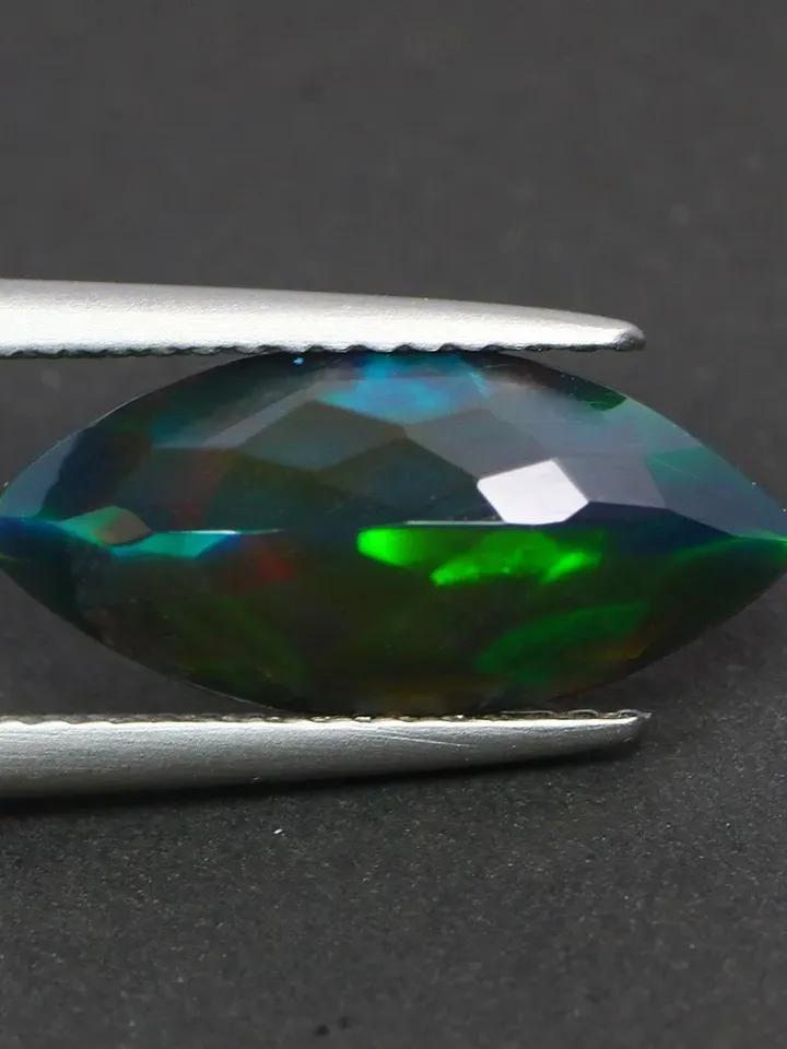 2.87 CT Lovely 3D Electric Green Flash Pattern 100% Natural Welo Black Opal Cut Gemstone