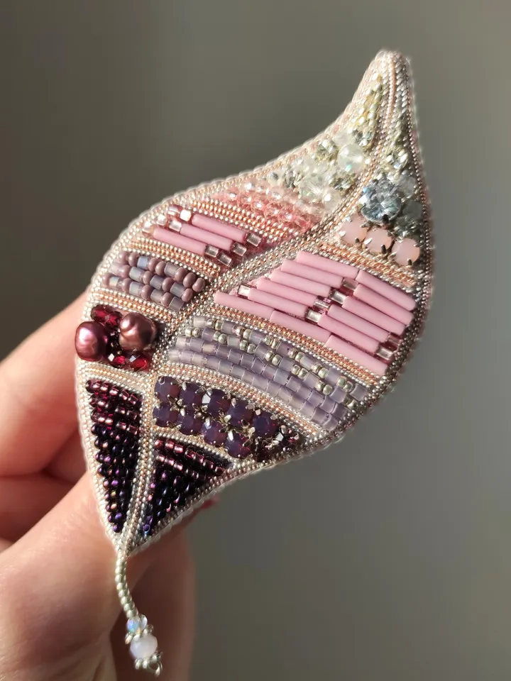 Feather brooch, leaf brooch, brooch pin, beaded brooch, mothers day, gift for friend, handmade gifts, brooch, pin