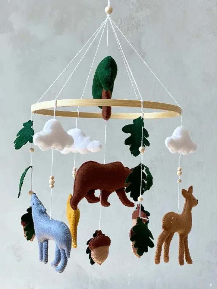 Woodland animal baby mobile. Woodland nursery decor. Forest musical crib mobile bear fox deer wolf