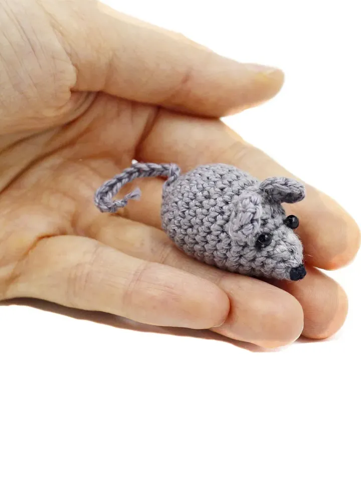 Crochet mouse pattern, miniature mouse, amigurumi mouse pattern pdf, micro amigurumi, miniature animals crochet tutorial