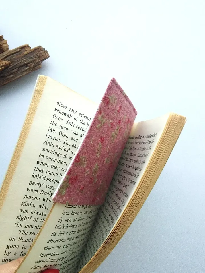 Personalized bookmark with flowers and butterfly, Hand embroidered gift for mom
