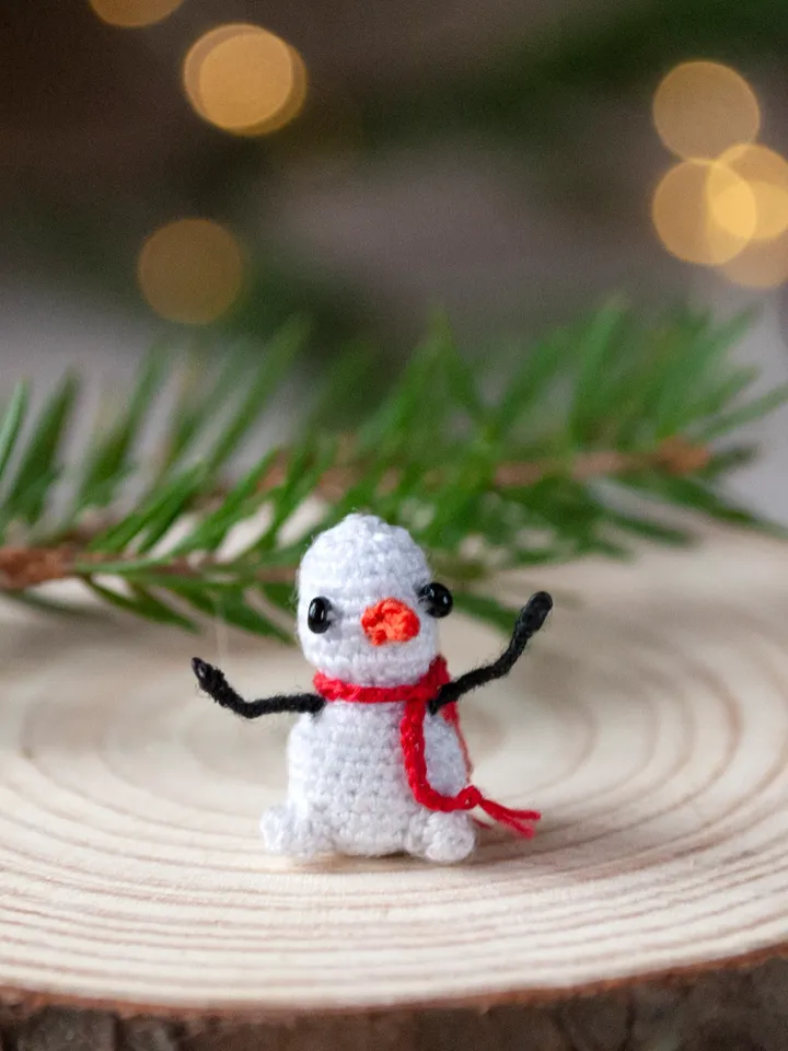 Christmas tiny Snowman handmade miniature, Baby Snowman crochet dollhouse toy, small Xmas gift for collector, Xmas decor