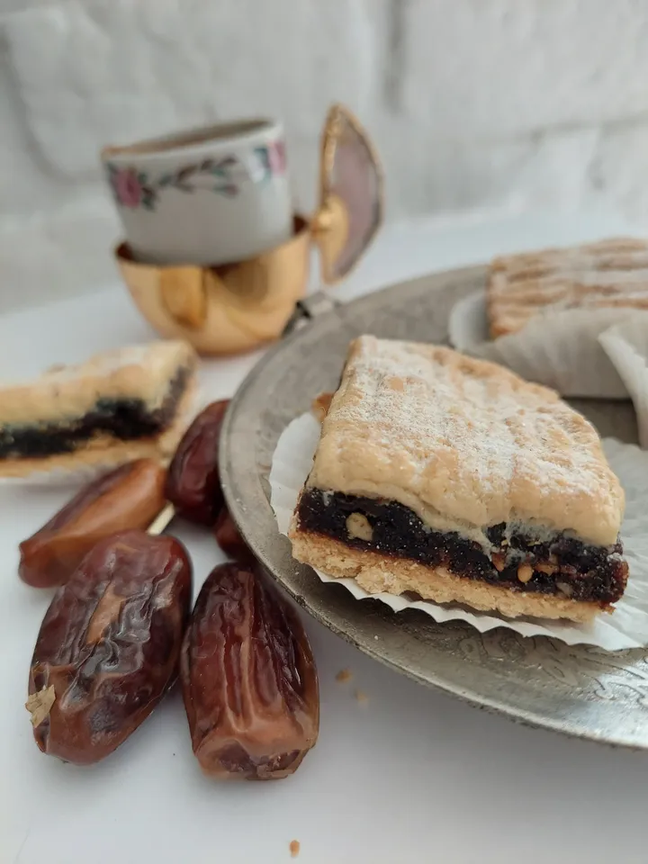 20 Pcs Maamoul Madd Dates| Handmade Sweet Stuffed Cookies with Semolina and Nuts, Christmas Gift, Holiday Cookies Gift, Ramadan Aid Gift