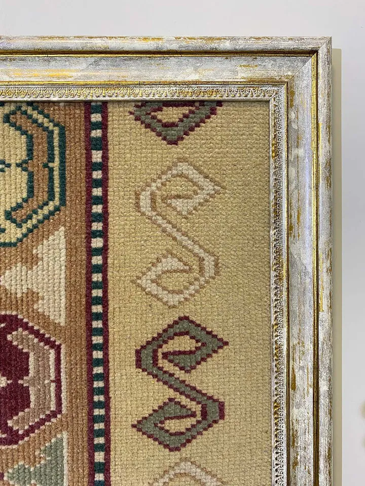 Elegant Vintage Wall Kilim Art - Hand-Woven Woolen Masterpiece for Home Decor - 50x70 cm