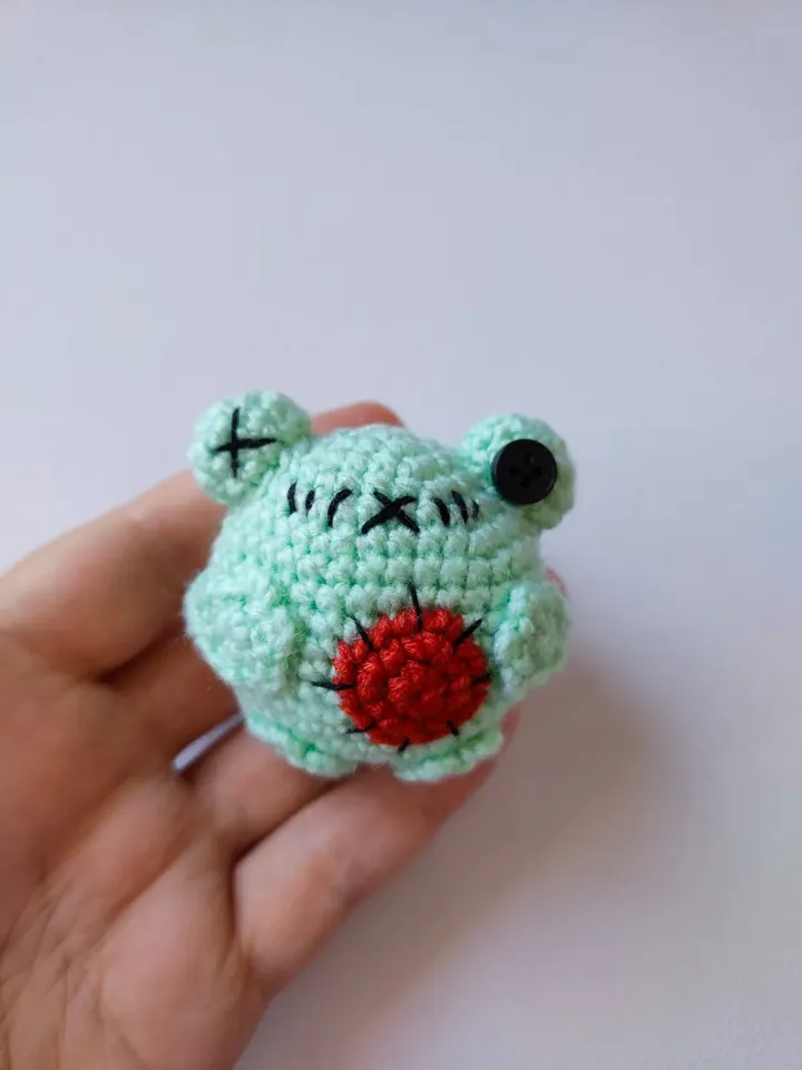 Crochet zombie frog pattern, crochet frog plushie, crochet zombie, amigurumi frog