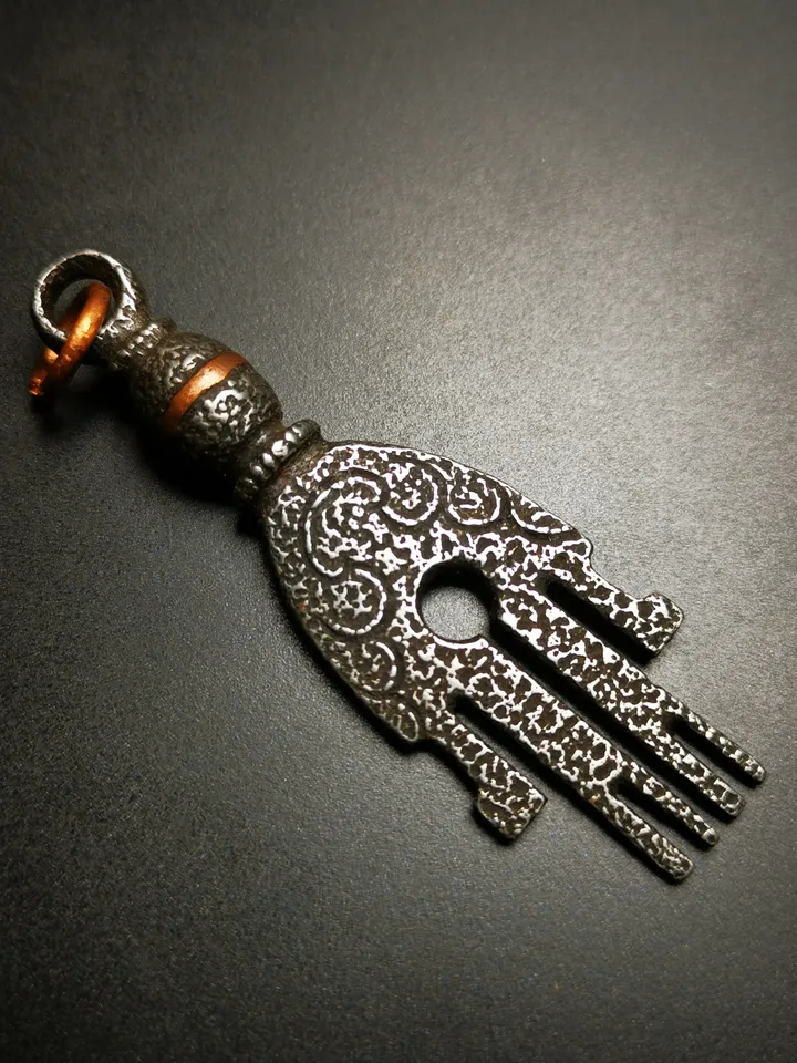 Gandhanra Handmade Tibetan Buddhism Amulet, The Key of Heart Pendant, Made of Cold Iron