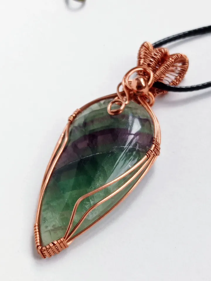 Minimalist summer pendant with green fluorite, a gift to yourself, friend, husband, wife, sister, brother