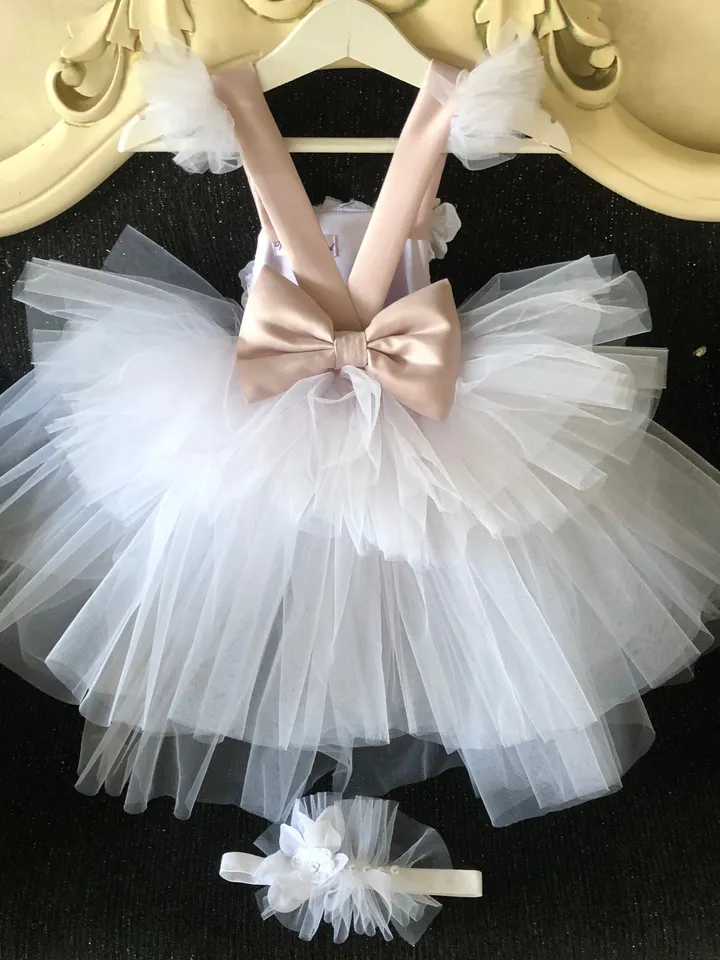 Blush pink romper with white lace and tulle, headband and booties with pearls and 3d flowers. First birthday outfit for girl. Photo props.