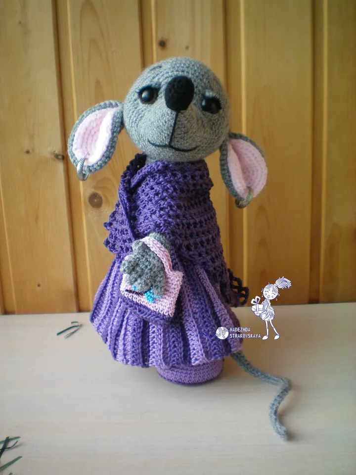 Tutorial: Mommy Mouse crochet pattern*