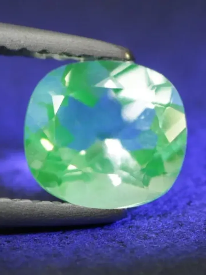 0.76 CT White To Neon Green Uv Full Color Change Genuine Mexican Hyalite Opal
