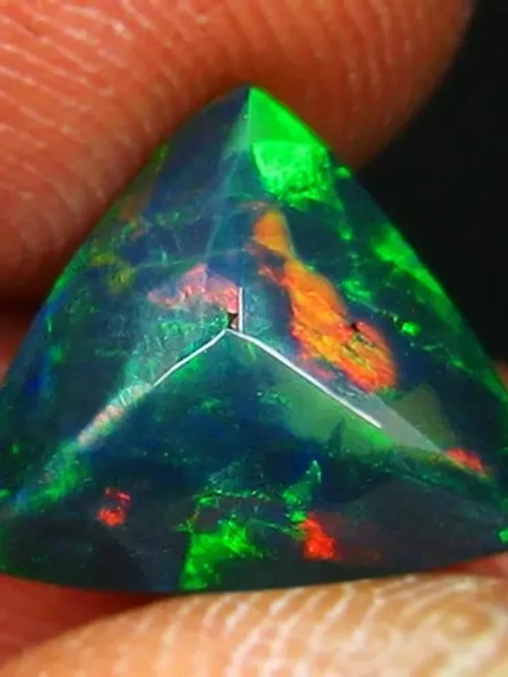 2.02 CT Exquisite 3D Broad Flash Pattern 100% Natural Welo Black Opal Cut Gemstone