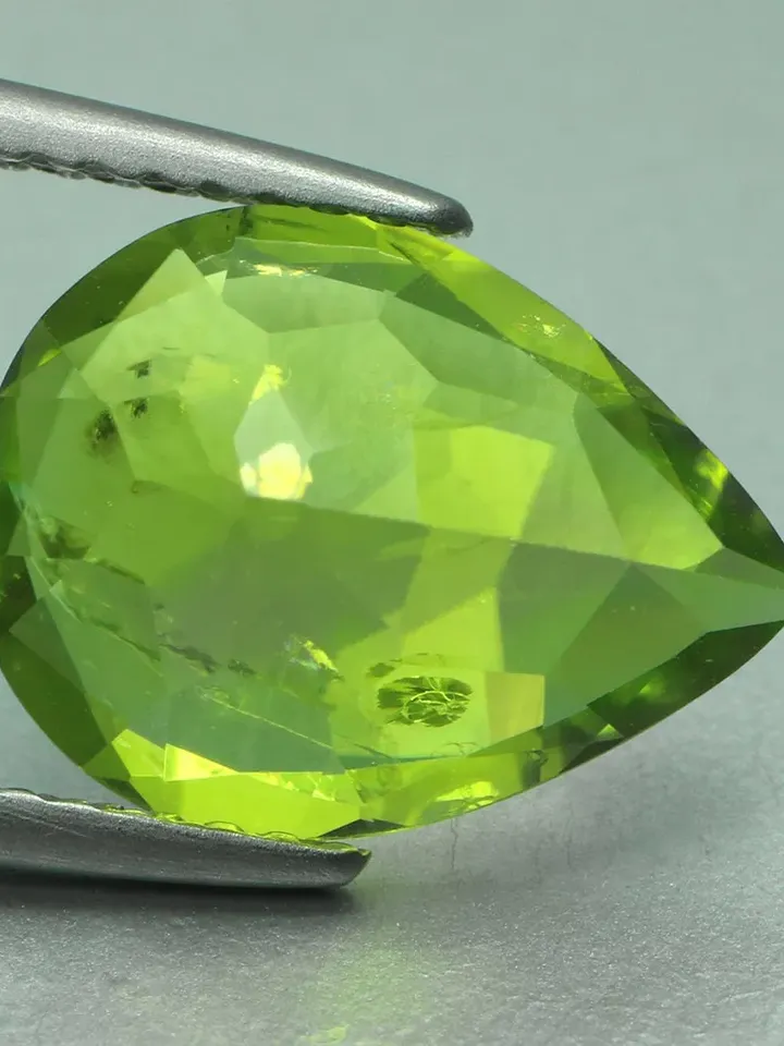 3.80 CT  Stunning Rare Top Grade Genuine Unheated 100% Natural Green Peridot
