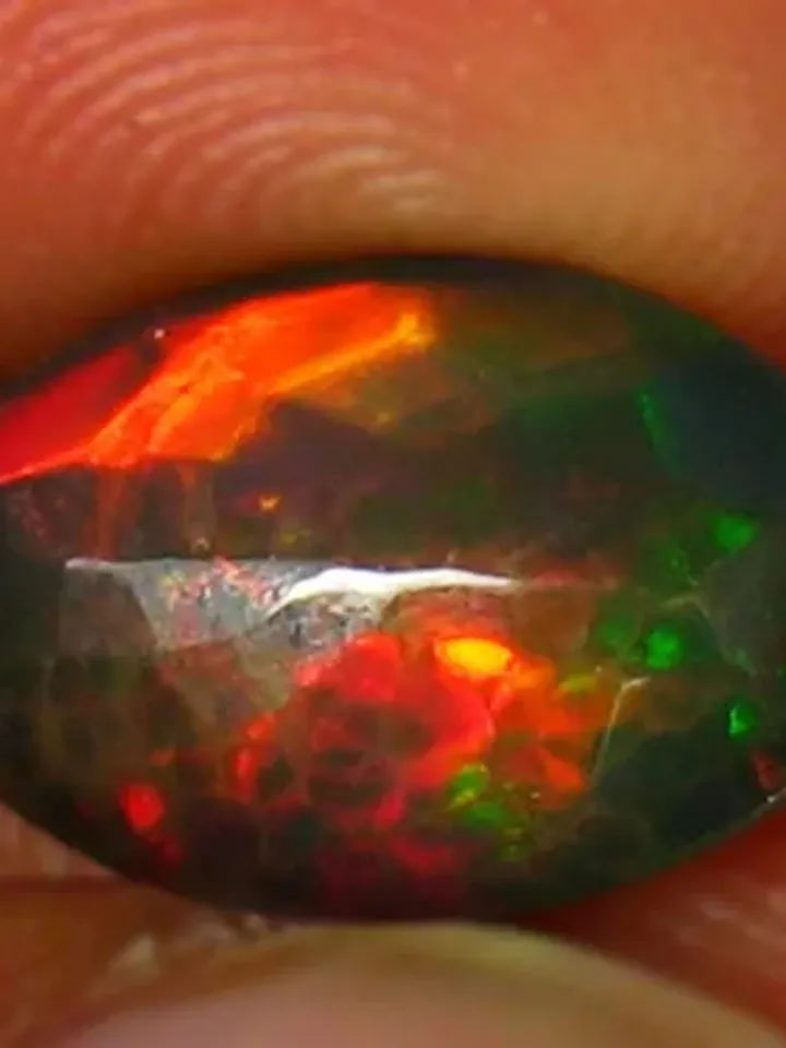 2.00 CT Significant 3D Ribbon Flash Pattern 100% Natural Welo Black Opal Cut